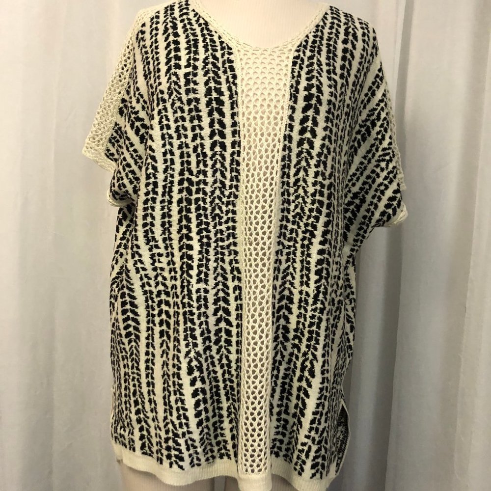 C Wonder Jacquard Knit Short Sleeve Sweater Poncho - Picture 3 of 8